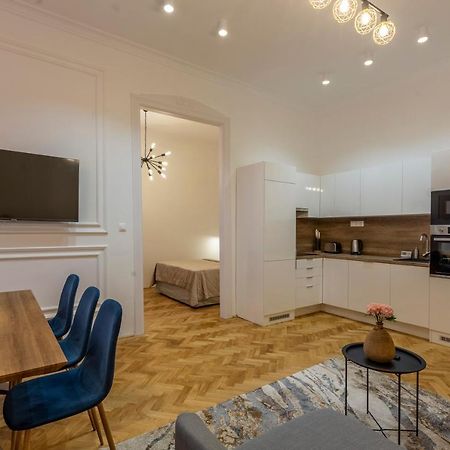 Glamorous Modern Apartment In The Hearth Of Budapest Kültér fotó