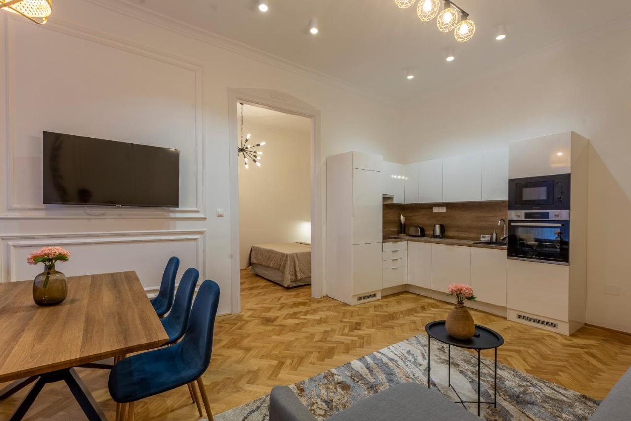 Glamorous Modern Apartment In The Hearth Of Budapest Kültér fotó