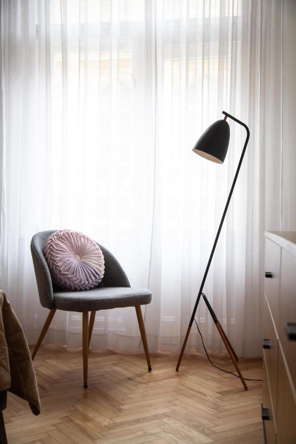 Glamorous Modern Apartment In The Hearth Of Budapest Kültér fotó